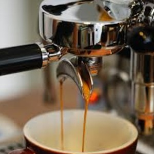 a-cafe-producing-100-cups-coffee-drinks-a-day
